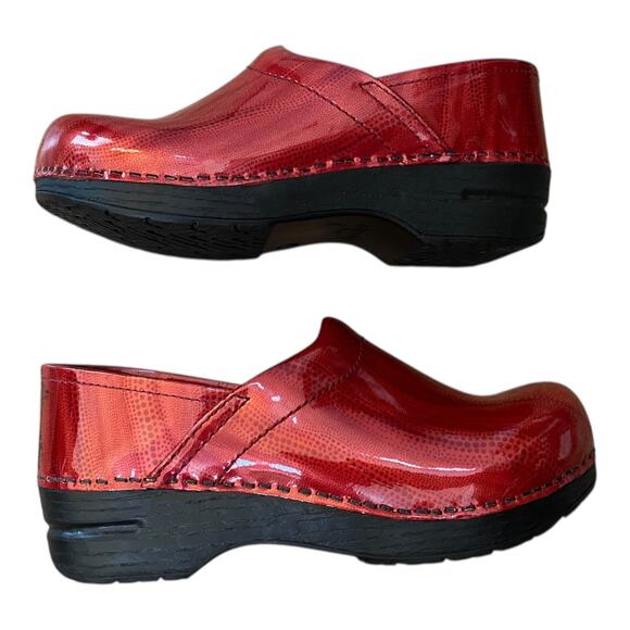 DANSKO Professional Red Patent Snake Clogs EU 34 US 4.5/5 Nursing Work Shoes - Picture 14 of 16